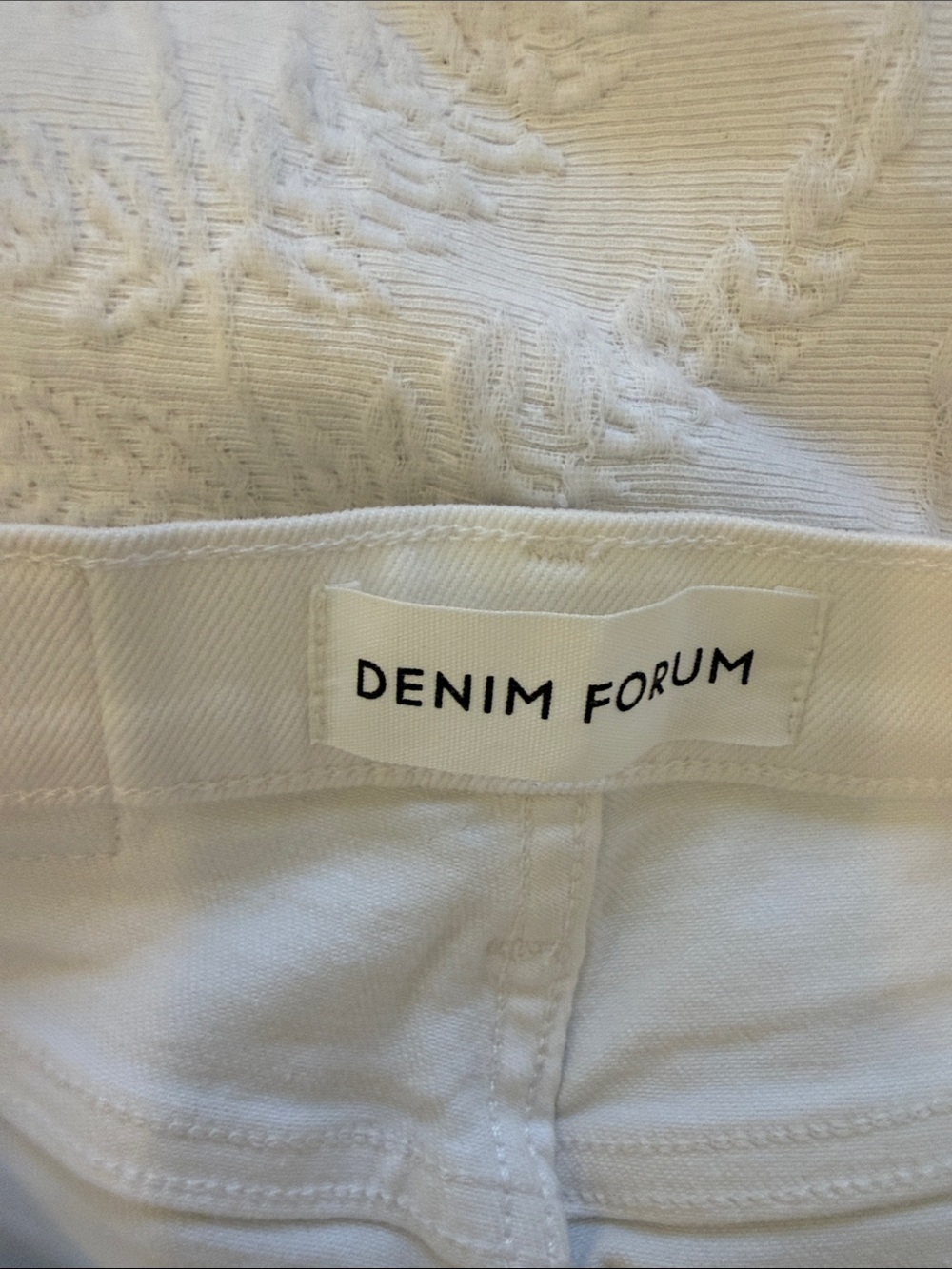 Aritzia Denim Forum Arlo White High Rise Straight Jeans Size 23 28L - Picture 5 of 16